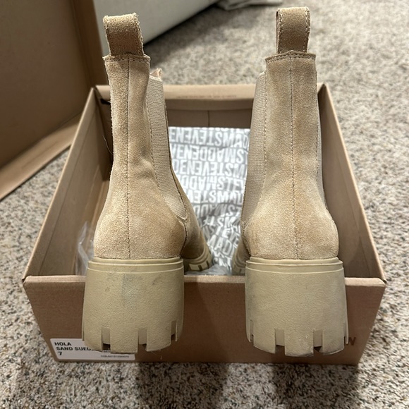 Steve Madden Hola Chelsea Bootie - Picture 3 of 6